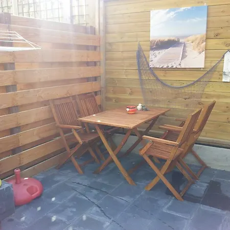 Bij Aelita Den Burg
